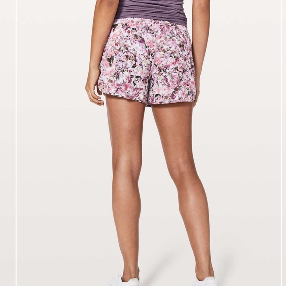 🌸LULULEMON TRACKER SHORT V 4”-BLOSSOM SPRITZ MULTI🌸 - Picture 3 of 11